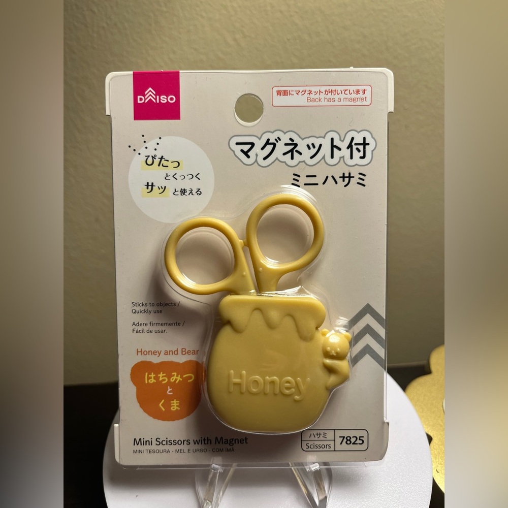 Daiso Mini Scissors with Magnet ( pick one )